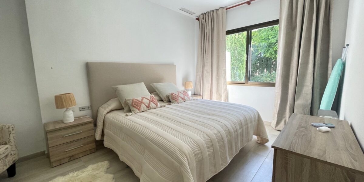 Bright & Spacious 1-Bedroom Apartment with Patio in Gated Community La Brisas, Nueva Andalucia