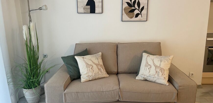 Bright & Spacious 1-Bedroom Apartment with Patio in Gated Community La Brisas, Nueva Andalucia