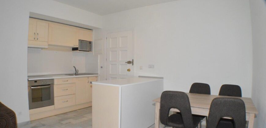 Bright & Spacious 1-Bedroom Apartment with Patio in Gated Community La Brisas, Nueva Andalucia