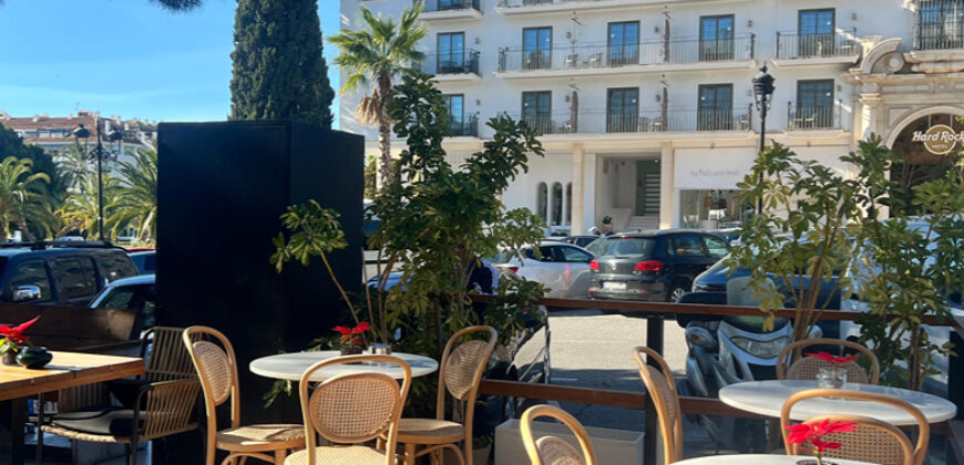 FOR RENT / TRASPASO: Turnkey Cafe in Prime Puerto Banus Location