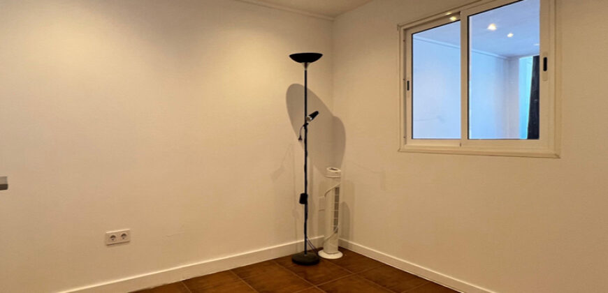 FOR RENT / TRASPASO: Turnkey Cafe in Prime Puerto Banus Location