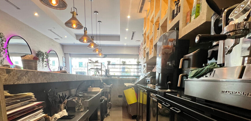 FOR RENT / TRASPASO: Turnkey Cafe in Prime Puerto Banus Location