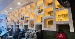 FOR RENT / TRASPASO: Turnkey Cafe in Prime Puerto Banus Location