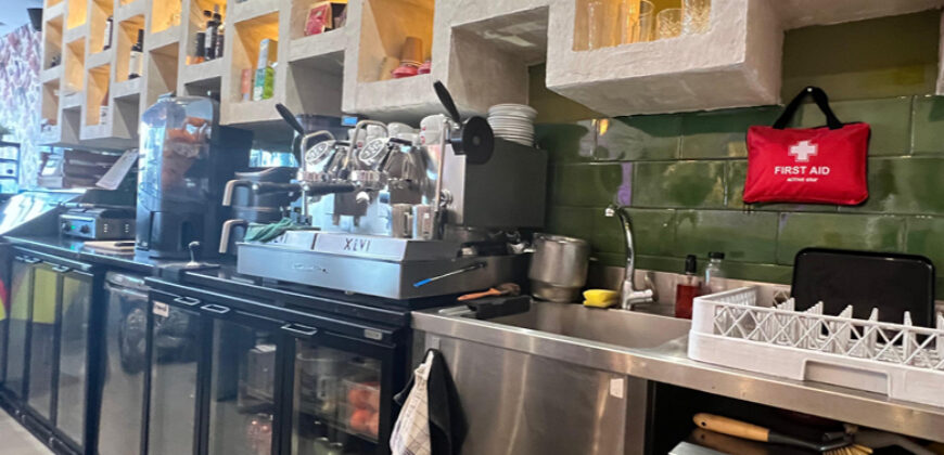 FOR RENT / TRASPASO: Turnkey Cafe in Prime Puerto Banus Location