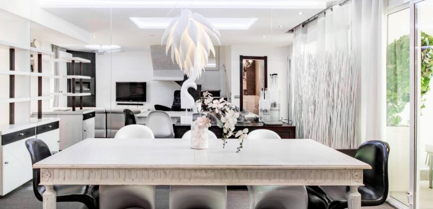 Beautiful 5 bedroom townhouse in El Rodeito, Nueva Andalucía