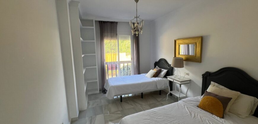 2 bed apartment with a large terrace and stunning views in Nueva Andsalucia