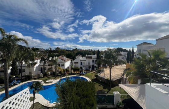 2 bed apartment with a large terrace and stunning views in Nueva Andsalucia
