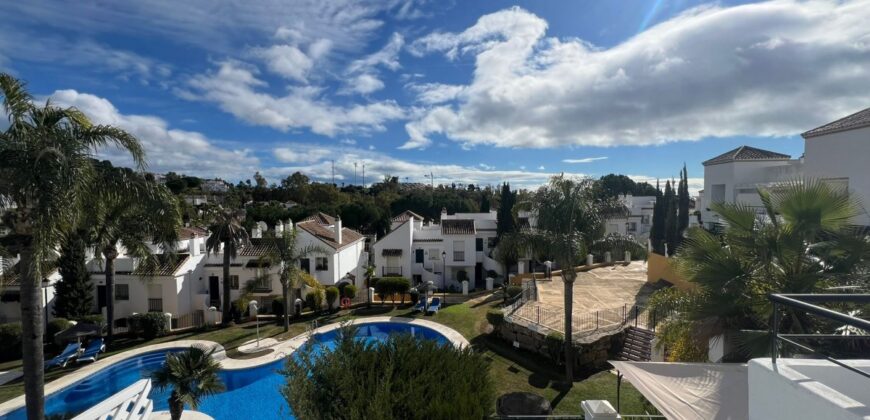 2 bed apartment with a large terrace and stunning views in Nueva Andsalucia