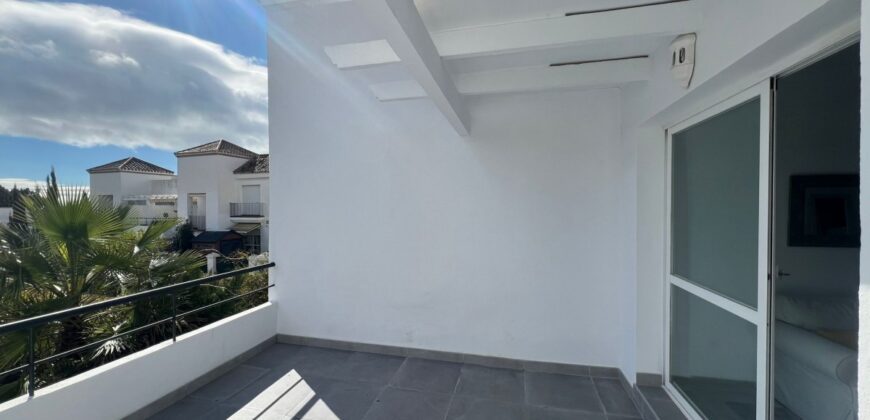 2 bed apartment with a large terrace and stunning views in Nueva Andsalucia