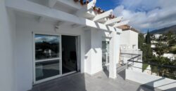 2 bed apartment with a large terrace and stunning views in Nueva Andsalucia