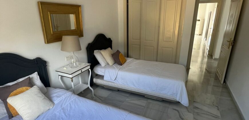 2 bed apartment with a large terrace and stunning views in Nueva Andsalucia