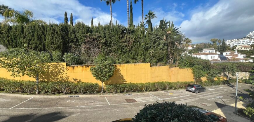 2 bed apartment with a large terrace and stunning views in Nueva Andsalucia