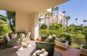 Luxury Just Renoveted 3 bed Apartment in Prime Location Bahía del Velerín, Estepona