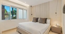 Luxury Just Renoveted 3 bed Apartment in Prime Location Bahía del Velerín, Estepona