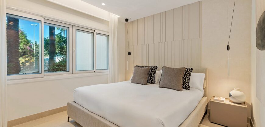 Luxury Just Renoveted 3 bed Apartment in Prime Location Bahía del Velerín, Estepona
