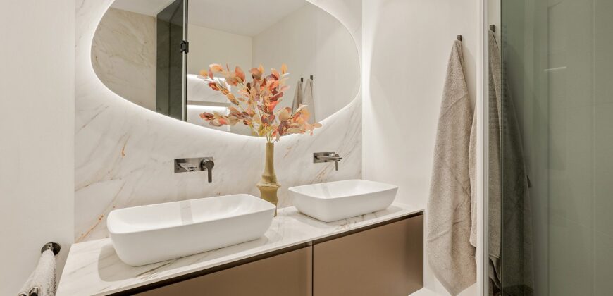 Luxury Just Renoveted 3 bed Apartment in Prime Location Bahía del Velerín, Estepona