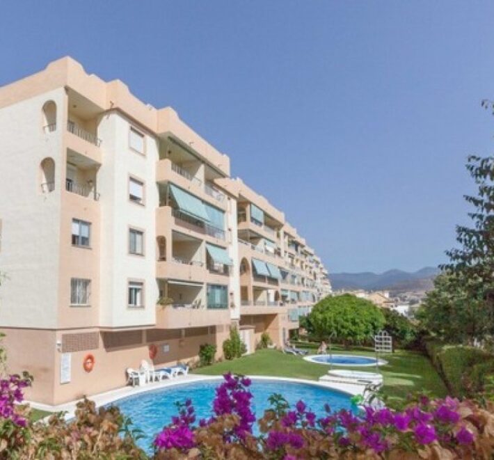 Luxurious 4-bedroom Apartment in Centro Plaza, Puerto Banus