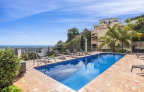 Top-Quality 4-Bedroom Penthouse in Altos de los Almendros, Benahavís