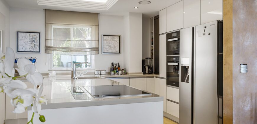 Top-Quality 4-Bedroom Penthouse in Altos de los Almendros, Benahavís