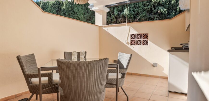 Top-Quality 4-Bedroom Penthouse in Altos de los Almendros, Benahavís