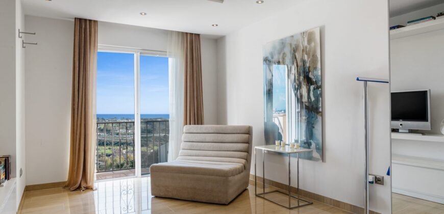 Top-Quality 4-Bedroom Penthouse in Altos de los Almendros, Benahavís