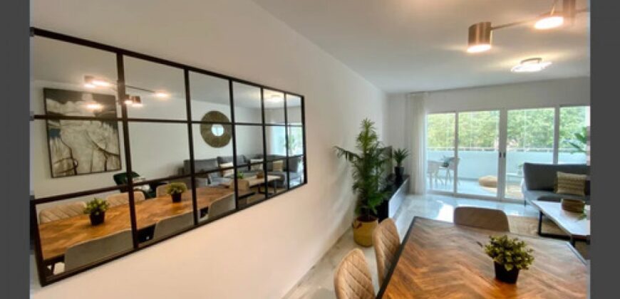 Luxurious 4-bedroom Apartment in Centro Plaza, Puerto Banus