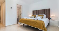 Luxurious 4-bedroom Apartment in Centro Plaza, Puerto Banus