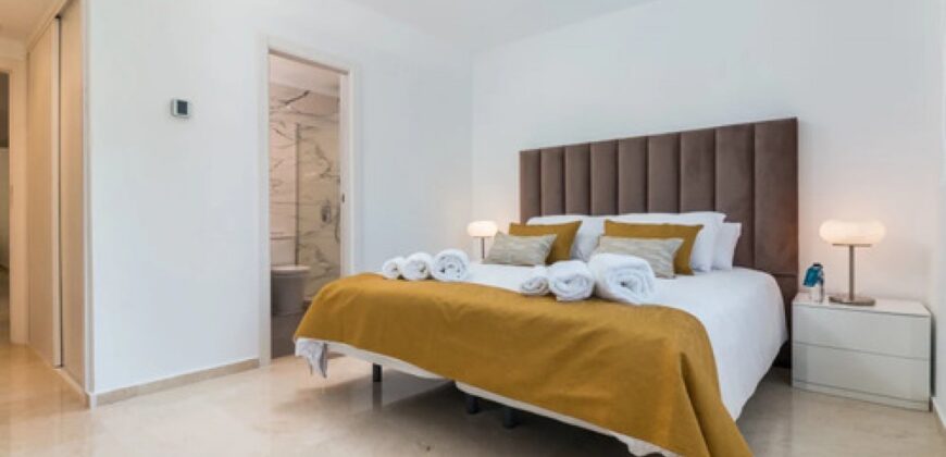 Luxurious 4-bedroom Apartment in Centro Plaza, Puerto Banus