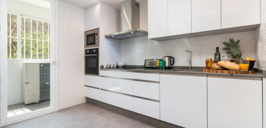 Luxurious 4-bedroom Apartment in Centro Plaza, Puerto Banus
