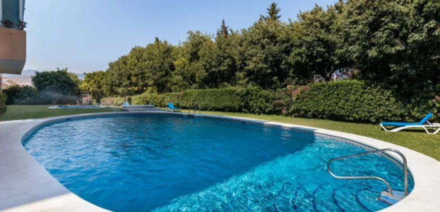 Luxurious 4-bedroom Apartment in Centro Plaza, Puerto Banus