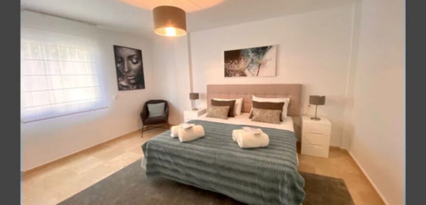 Luxurious 4-bedroom Apartment in Centro Plaza, Puerto Banus