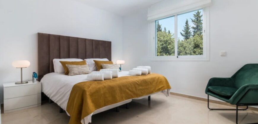 Luxurious 4-bedroom Apartment in Centro Plaza, Puerto Banus