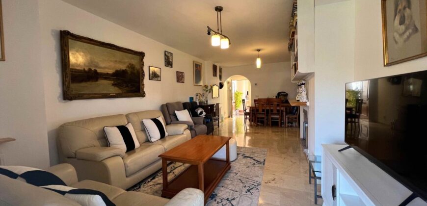 A Fantastic 2 bed Frontline Golf Apartment in Guadalmina