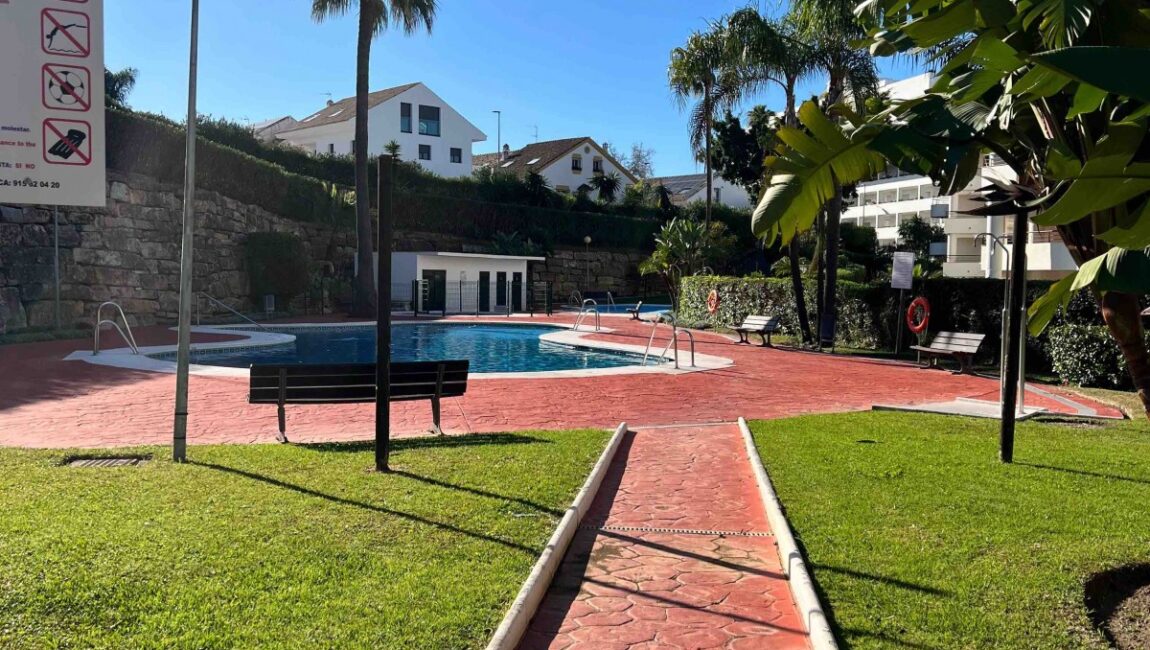 A Fantastic 2 bed Frontline Golf Apartment in Guadalmina