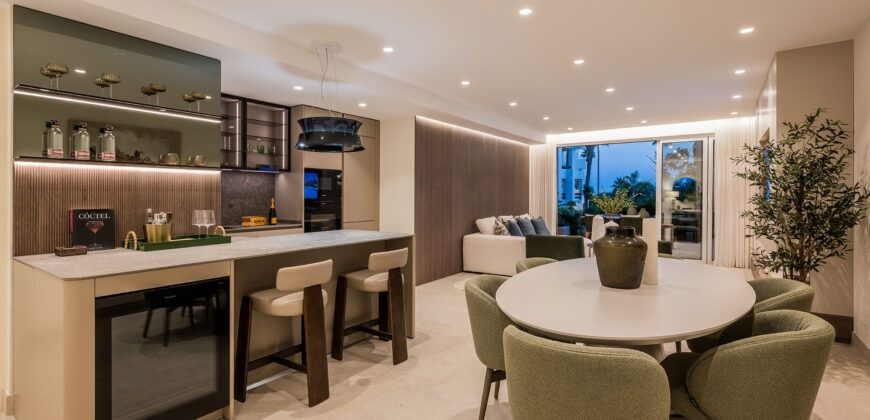 Luxury Just Renoveted 3 bed Apartment in Prime Location Bahía del Velerín, Estepona