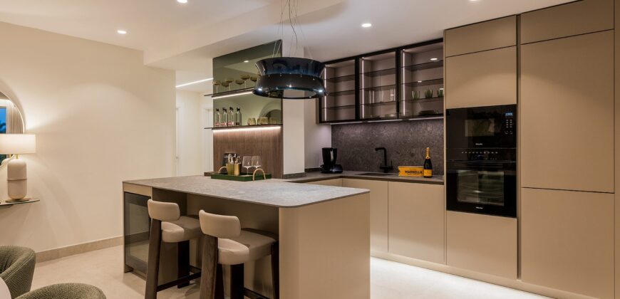 Luxury Just Renoveted 3 bed Apartment in Prime Location Bahía del Velerín, Estepona