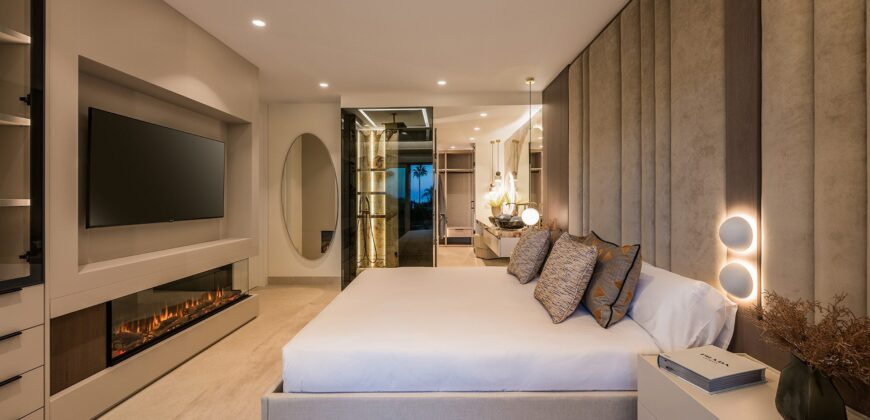 Luxury Just Renoveted 3 bed Apartment in Prime Location Bahía del Velerín, Estepona