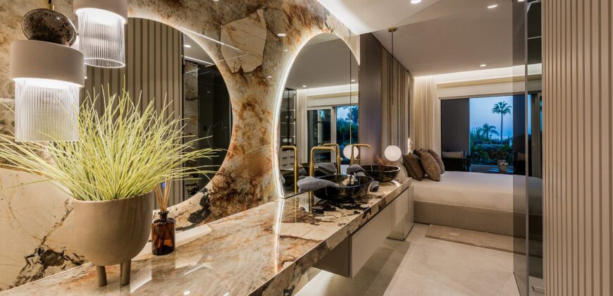 Luxury Just Renoveted 3 bed Apartment in Prime Location Bahía del Velerín, Estepona