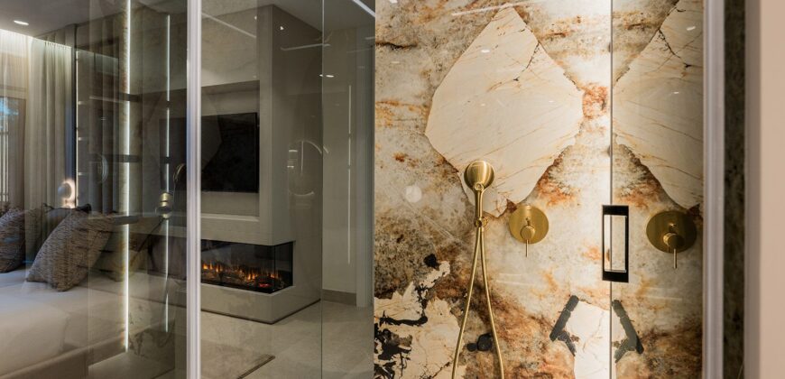 Luxury Just Renoveted 3 bed Apartment in Prime Location Bahía del Velerín, Estepona