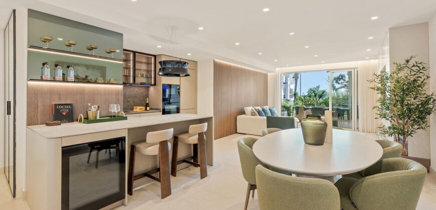 Luxury Just Renoveted 3 bed Apartment in Prime Location Bahía del Velerín, Estepona