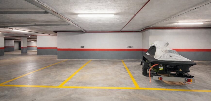 Spacious Corner Apartment with Private Garden and Large Terrace in La Reserva Marbella