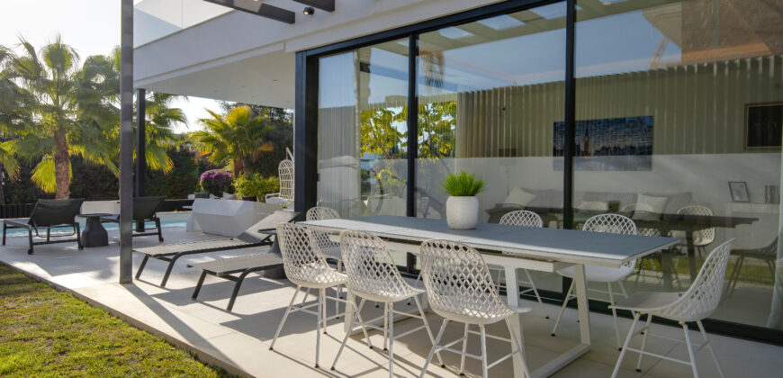 Luxury 6-Bedroom Modern Villa with Heated Pool