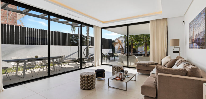 Luxury 6-Bedroom Modern Villa with Heated Pool