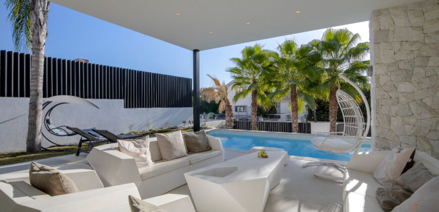 Luxury 6-Bedroom Modern Villa with Heated Pool