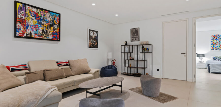 Luxury 6-Bedroom Modern Villa with Heated Pool