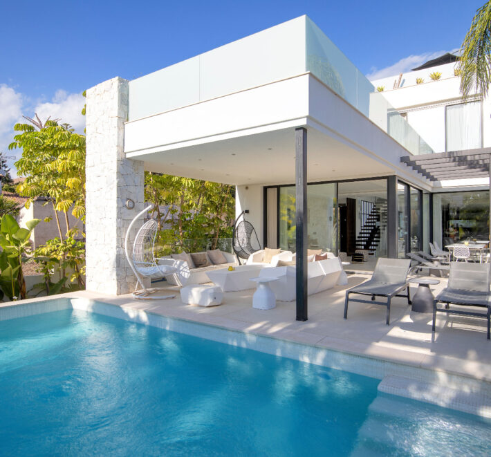 Luxury 6-Bedroom Modern Villa with Heated Pool