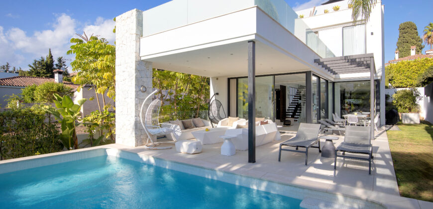 Luxury 6-Bedroom Modern Villa with Heated Pool