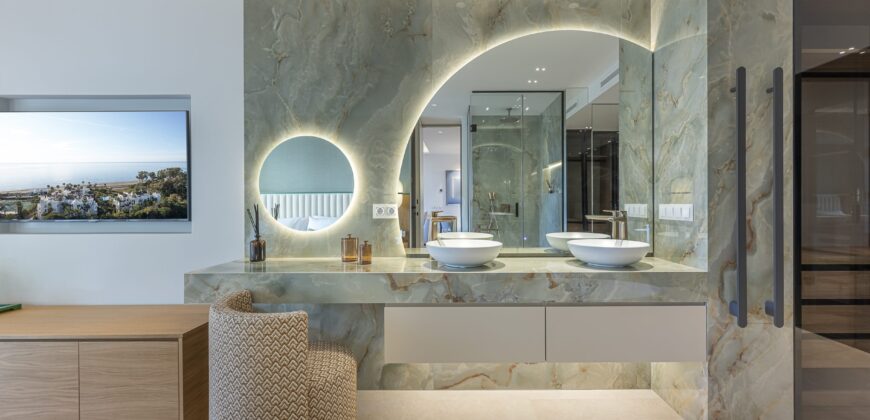 Luxury Fully Refurbished 3 bed Apartment in Bahía del Velerín