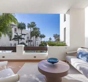 Luxury Fully Refurbished 3 bed Apartment in Bahía del Velerín