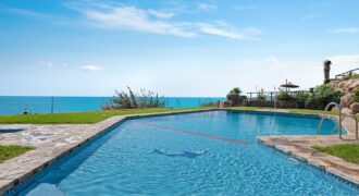 Townhouse, Frontline Beach Urbanisation Bahía Azul, Estepona West